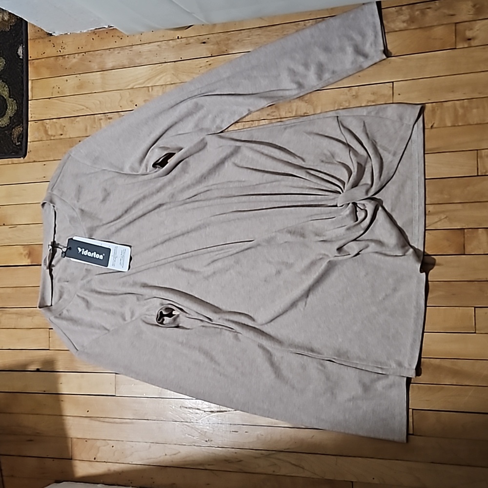 NWT'S- YIDARTON - Beige Tunic Style Top w/crew neck - Drop Tail Hem - Size S